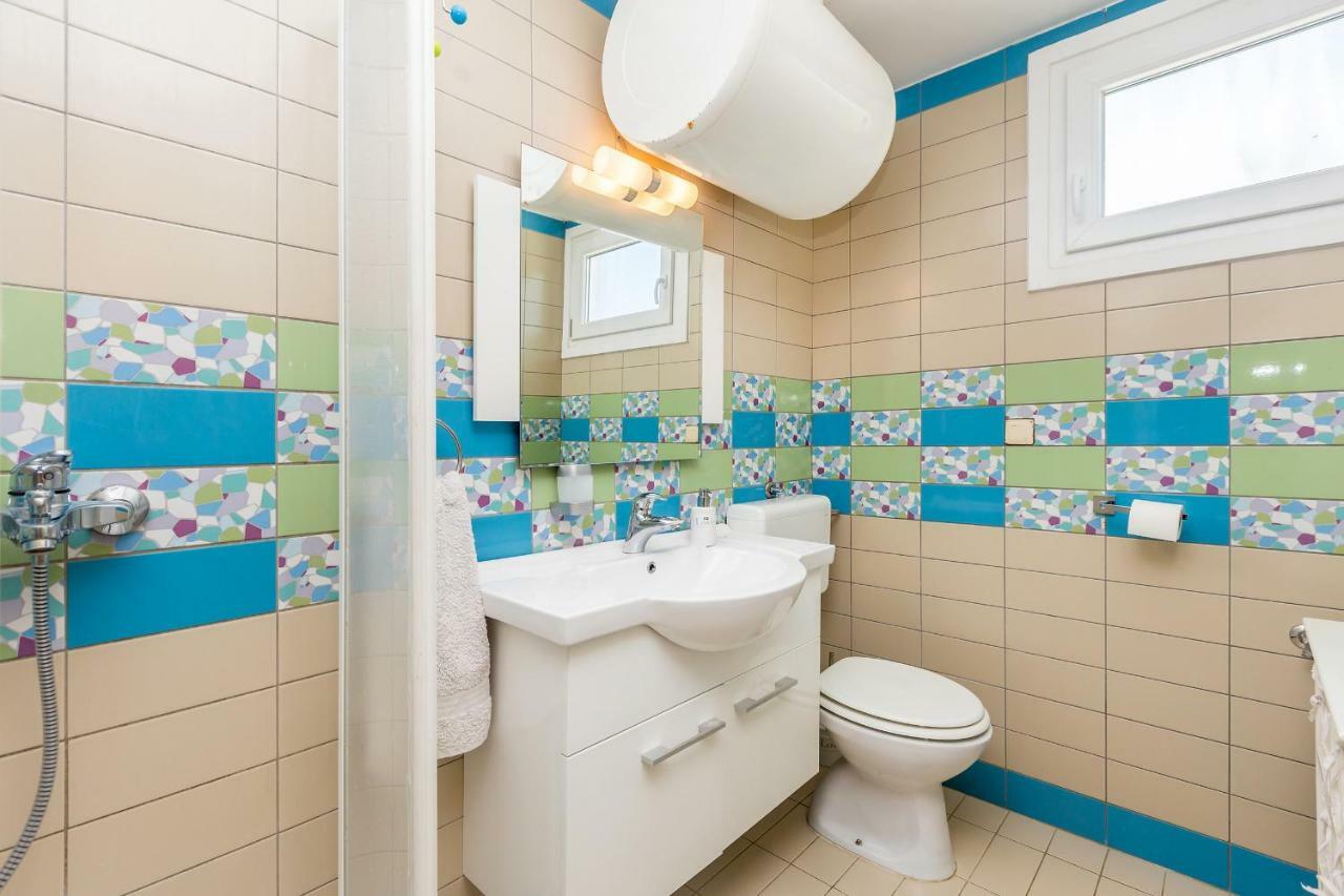 Holiday House Kai With Private Pool Pinezići Extérieur photo